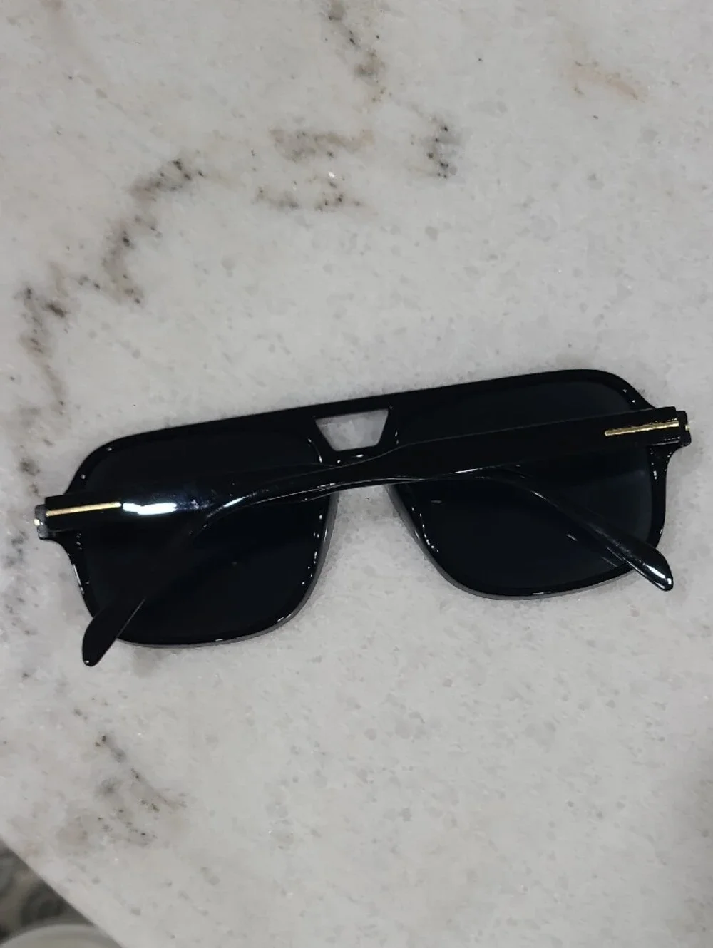 0000 sleek black